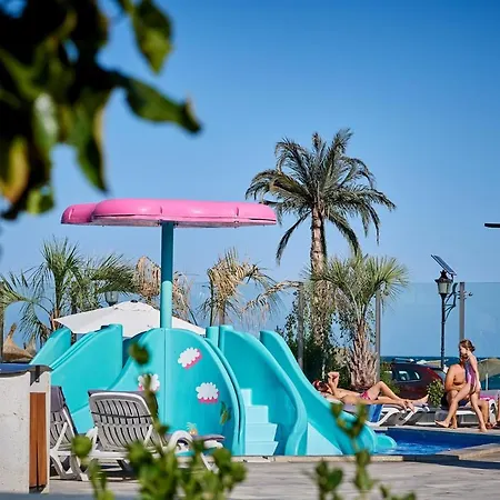 Provence In N Pool Mamaia